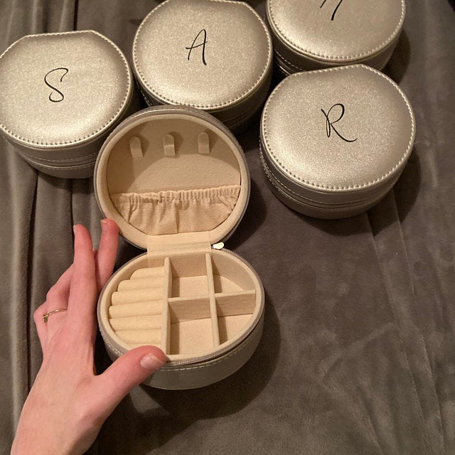 Monogram Custom Case - ส่วนบุคคลของขวัญเพื่อนเจ้าสาวเครื่องประดับกรณี Custom Monogram แต่งงานข้อเสนอ Bridesmaid สาวเครื่องประดับกล่องชื่อ
